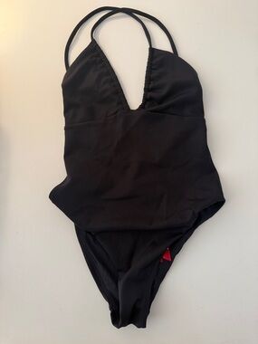 Left On Friday Black Reef suit